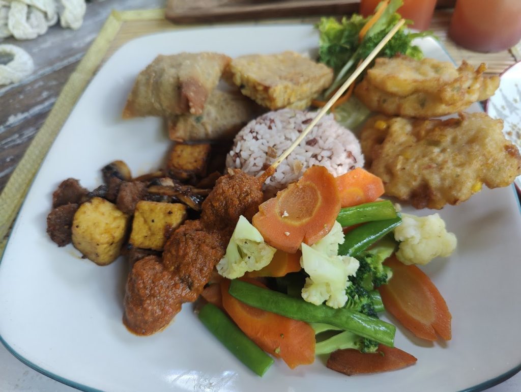 Tempat Makan Vegetarian Terbaik di Bandung yang Wajib Dicoba