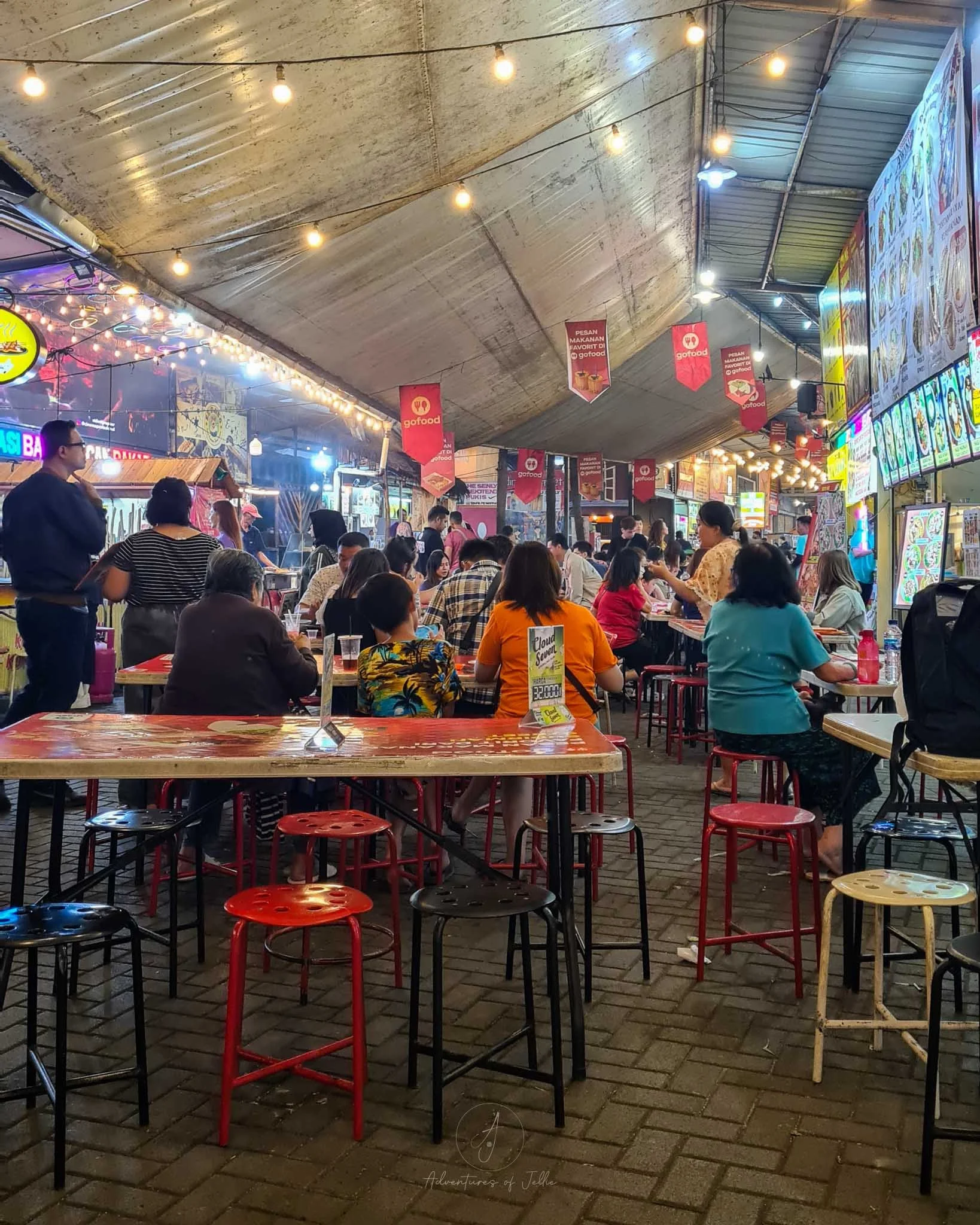 Tempat Wisata Kuliner Malam di Bandung yang Enak dan Legendaris